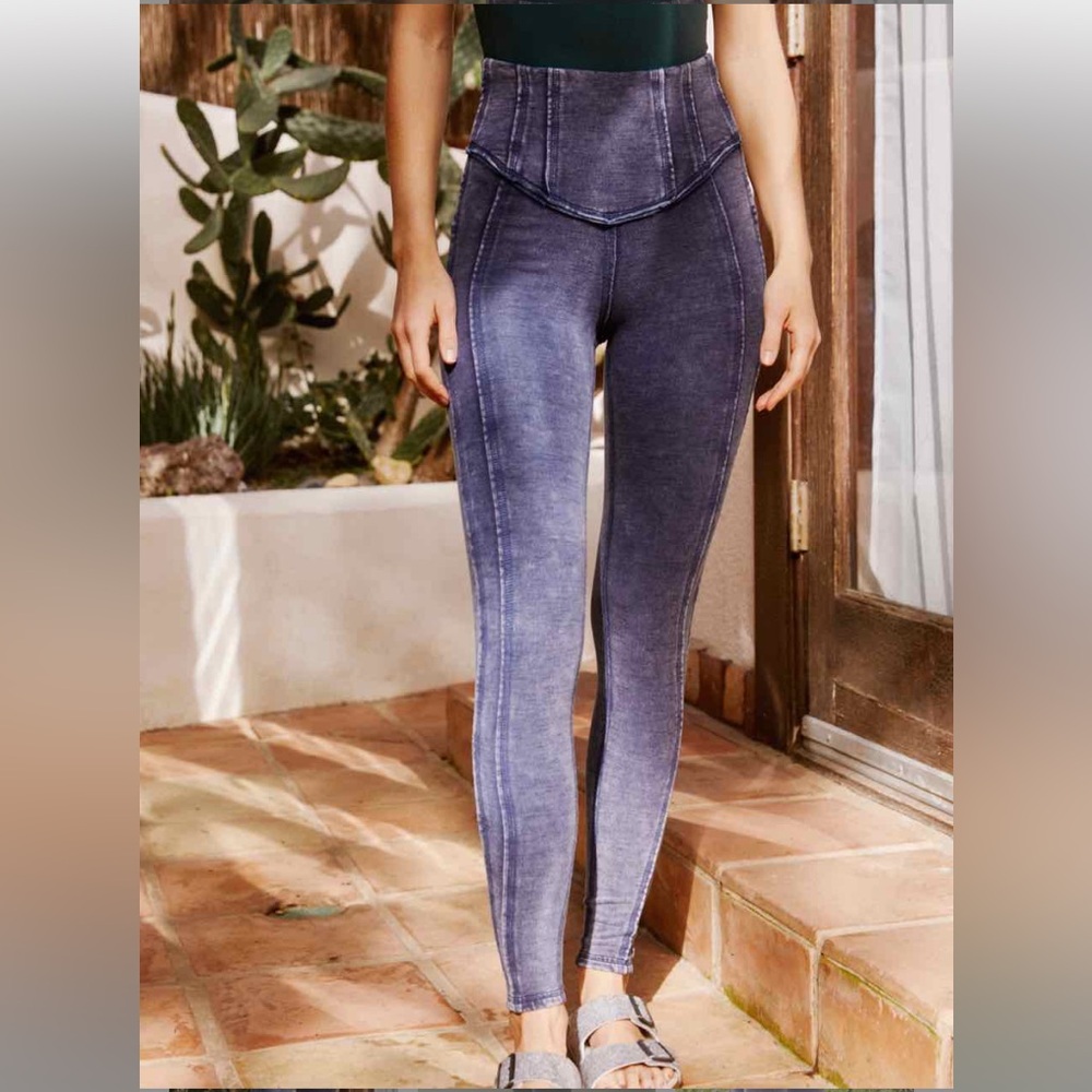 NWT Free People “Hybrid” leggings